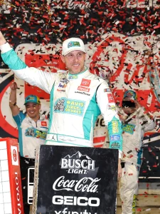 Denny Hamlin’s clutch pit stop at Darlington turns race pressure into victory with his #11 crew’s stellar execution.