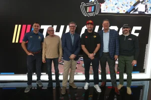 Chase Briscoe Offers Tony Stewart Seat Ahead of Chili Bowl