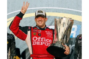 Hall of Famer Tony Stewart Makes NASCAR Return at Daytona