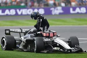 Carlos Sainz Slams F1’s 2026 Regs as Safety Risk Grows