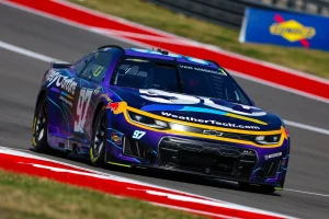Shane van Gisbergen and Kyle Busch Both Blow Tires at Phoenix